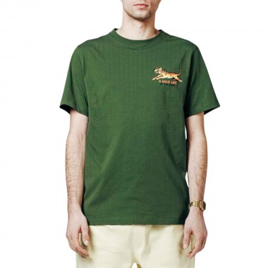 THE DUDES A WILD LIFE CLASSIC T-SHIRT BOTTLE GREEN