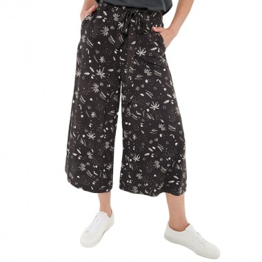 FEMI STORIES BERNI SWEATPANTS BEACH AT NIGHT